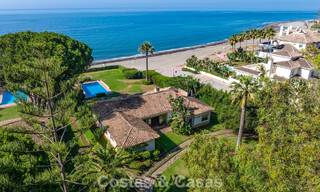 Villa para reformar con enorme potencial en venta en primera línea de playa en la Nueva Milla de Oro entre Marbella y Estepona 802017 