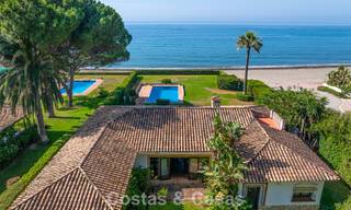 Villa para reformar con enorme potencial en venta en primera línea de playa en la Nueva Milla de Oro entre Marbella y Estepona 802021 