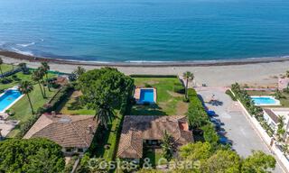 Villa para reformar con enorme potencial en venta en primera línea de playa en la Nueva Milla de Oro entre Marbella y Estepona 802022 