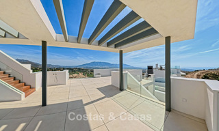 Modernos apartamentos de obra nueva con vistas panorámicas al mar en venta cerca de Elviria, Marbella Este 802029 