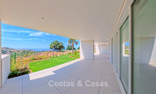 Modernos apartamentos de obra nueva con vistas panorámicas al mar en venta cerca de Elviria, Marbella Este 802031 