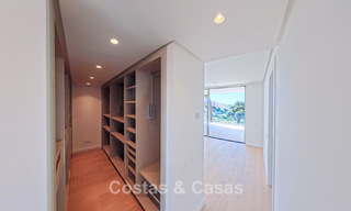 Modernos apartamentos de obra nueva con vistas panorámicas al mar en venta cerca de Elviria, Marbella Este 802041 