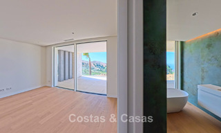 Modernos apartamentos de obra nueva con vistas panorámicas al mar en venta cerca de Elviria, Marbella Este 802043 