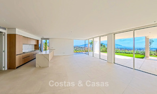 Modernos apartamentos de obra nueva con vistas panorámicas al mar en venta cerca de Elviria, Marbella Este 802044 