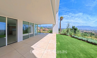 Modernos apartamentos de obra nueva con vistas panorámicas al mar en venta cerca de Elviria, Marbella Este 802045 