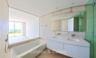 Modernos apartamentos de obra nueva con vistas panorámicas al mar en venta cerca de Elviria, Marbella Este 802049 