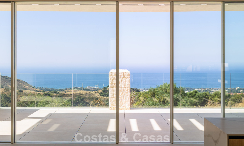Modernos apartamentos de obra nueva con vistas panorámicas al mar en venta cerca de Elviria, Marbella Este 802051