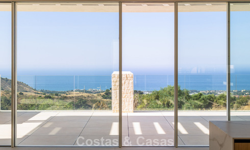 Modernos apartamentos de obra nueva con vistas panorámicas al mar en venta cerca de Elviria, Marbella Este 802051