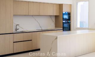 Modernos apartamentos de obra nueva con vistas panorámicas al mar en venta cerca de Elviria, Marbella Este 802052 