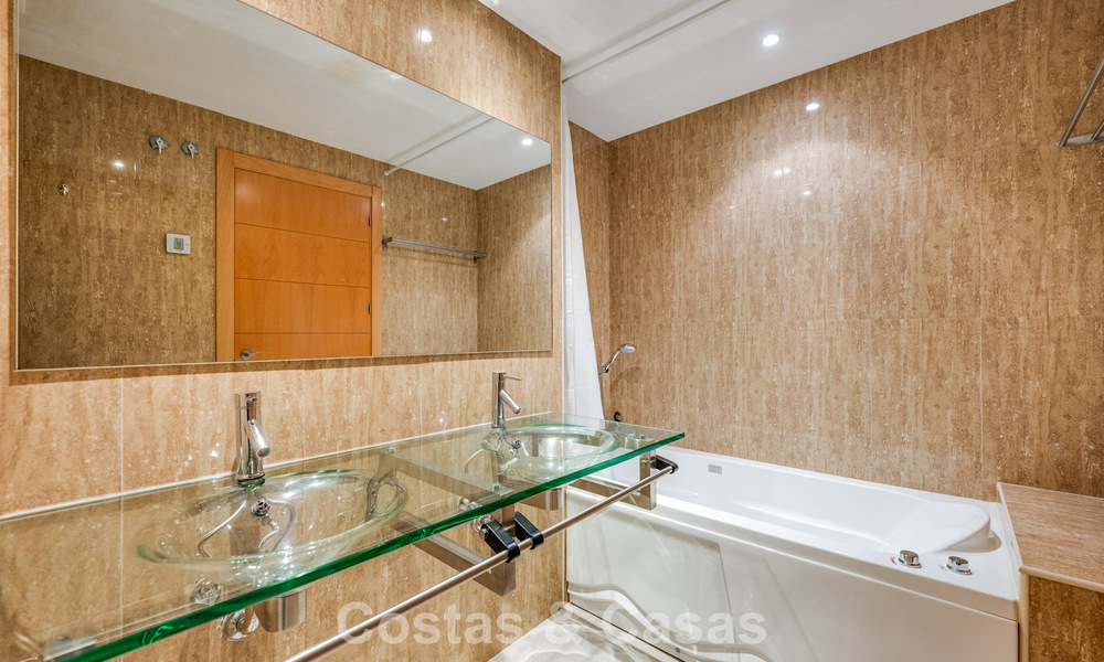 Ático en venta en la New Golden Mile entre Marbella y el centro de Estepona 802069