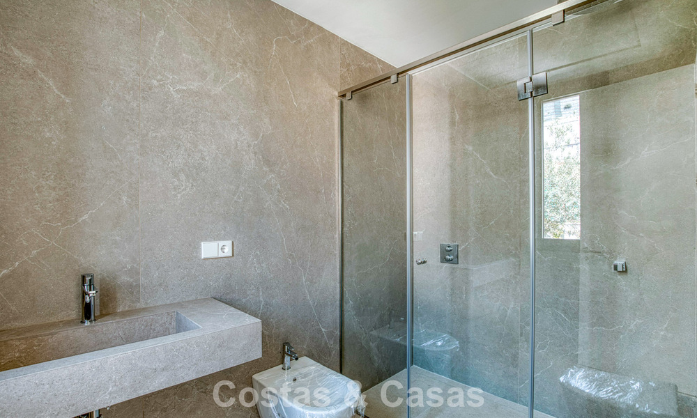 Villa nueva de lujo moderna con vistas panorámicas al mar en venta en las colinas de Marbella - Benahavís 802094