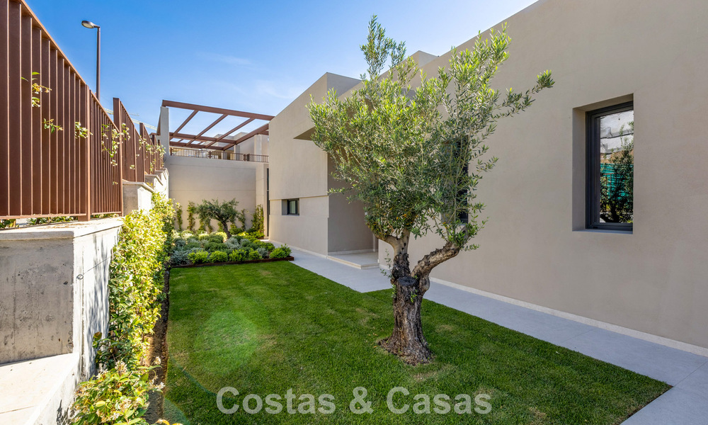 Villa nueva de lujo moderna con vistas panorámicas al mar en venta en las colinas de Marbella - Benahavís 802100