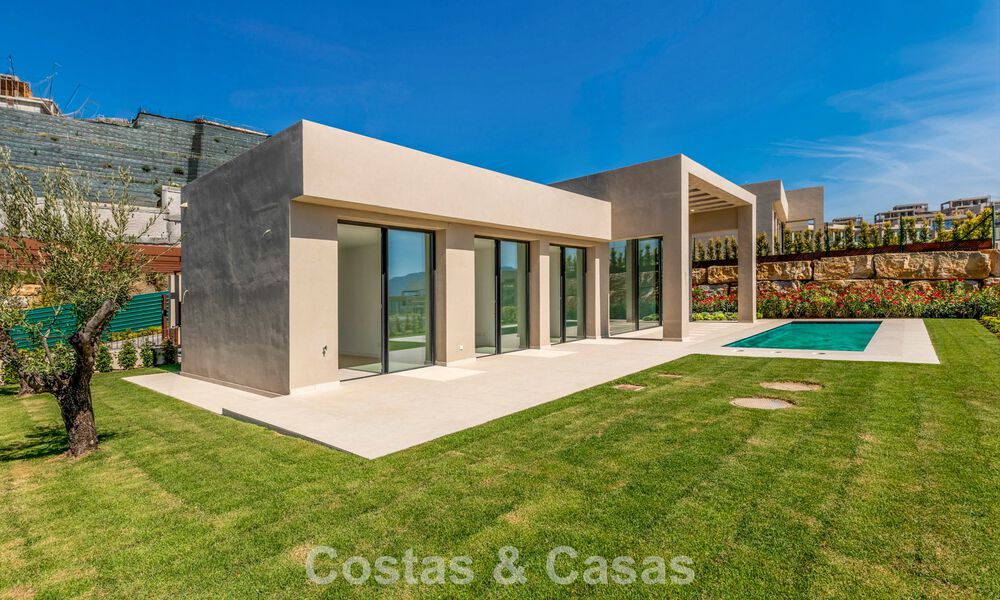 Villa nueva de lujo moderna con vistas panorámicas al mar en venta en las colinas de Marbella - Benahavís 802103