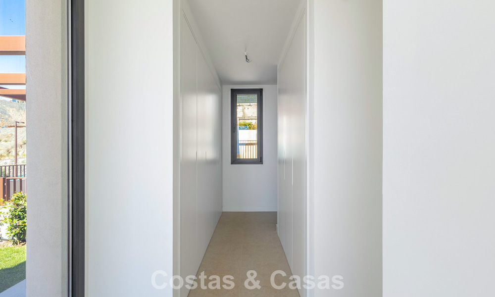 Villa nueva de lujo moderna con vistas panorámicas al mar en venta en las colinas de Marbella - Benahavís 802109
