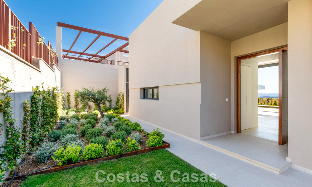 Villa nueva de lujo moderna con vistas panorámicas al mar en venta en las colinas de Marbella - Benahavís 802111
