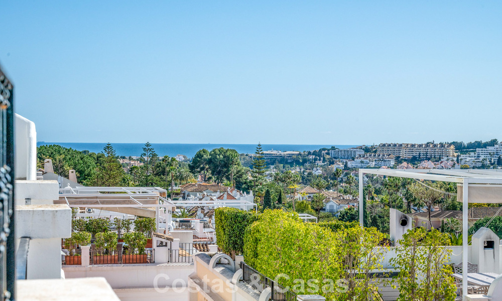 Encantadora adosada en venta en un complejo de estilo andaluz cerca de los servicios en Nueva Andalucía, Marbella 802344