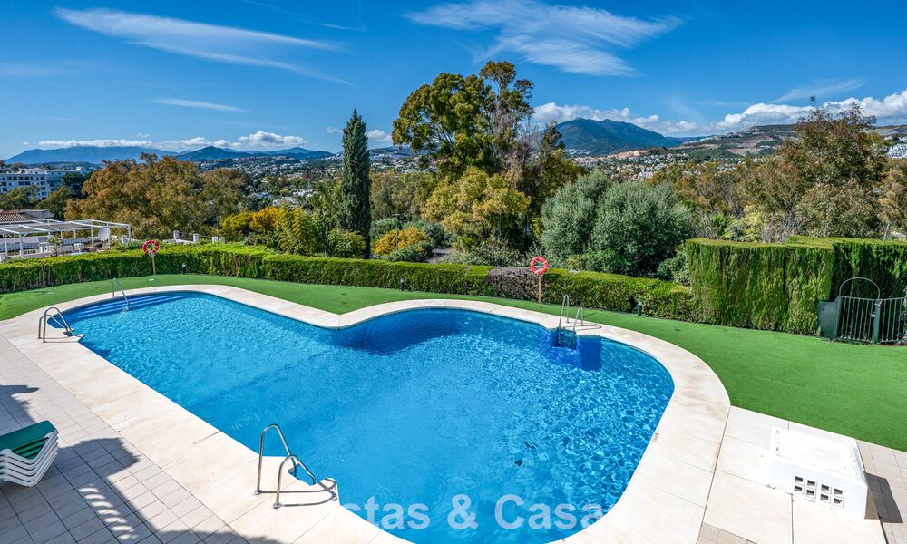 Encantadora adosada en venta en un complejo de estilo andaluz cerca de los servicios en Nueva Andalucía, Marbella 802348