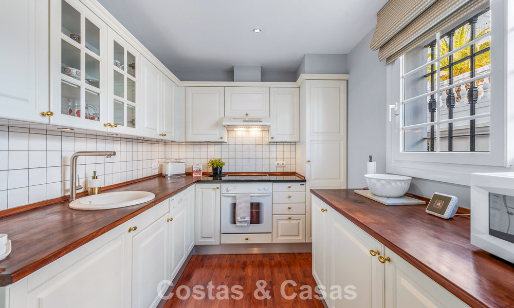 Encantadora adosada en venta en un complejo de estilo andaluz cerca de los servicios en Nueva Andalucía, Marbella 802350