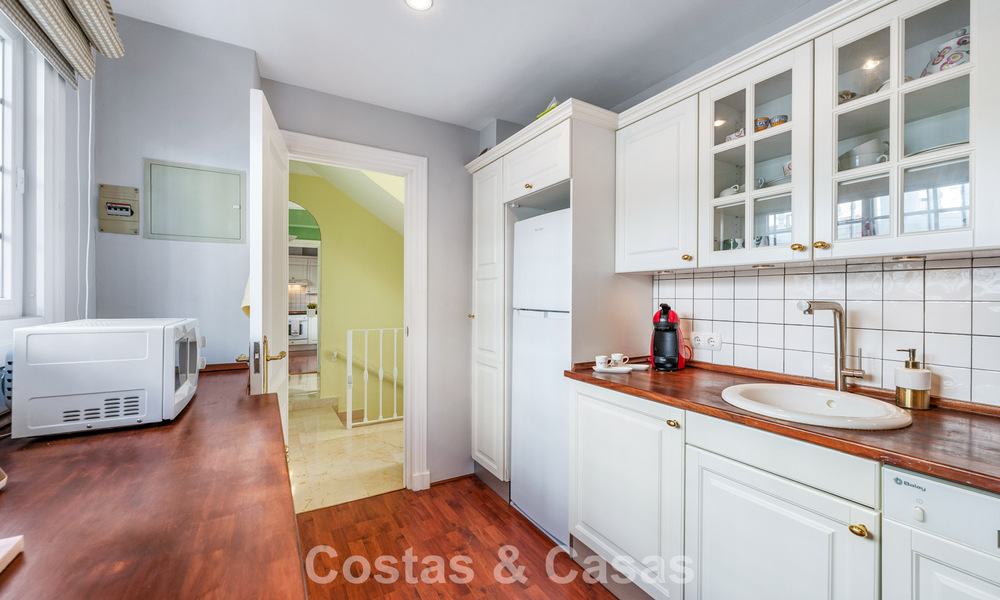 Encantadora adosada en venta en un complejo de estilo andaluz cerca de los servicios en Nueva Andalucía, Marbella 802351