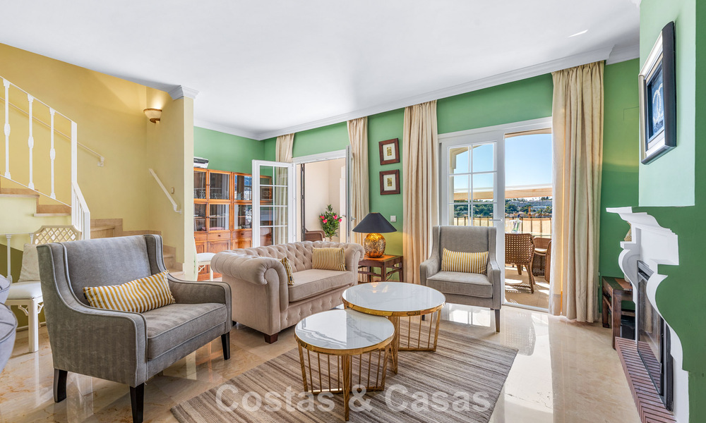 Encantadora adosada en venta en un complejo de estilo andaluz cerca de los servicios en Nueva Andalucía, Marbella 802354