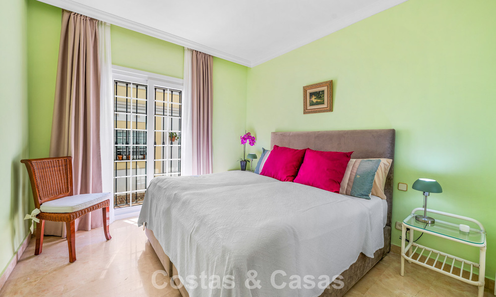 Encantadora adosada en venta en un complejo de estilo andaluz cerca de los servicios en Nueva Andalucía, Marbella 802364
