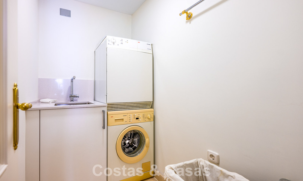 Encantadora adosada en venta en un complejo de estilo andaluz cerca de los servicios en Nueva Andalucía, Marbella 802369