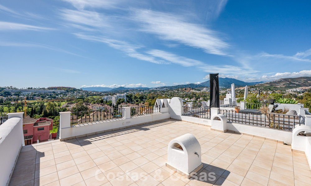 Encantadora adosada en venta en un complejo de estilo andaluz cerca de los servicios en Nueva Andalucía, Marbella 802376
