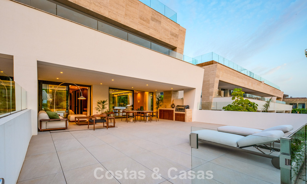 Exclusivo apartamento dúplex con interior Fendi en venta en la Milla de Oro de Marbella 802286