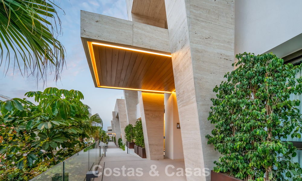Exclusivo apartamento dúplex con interior Fendi en venta en la Milla de Oro de Marbella 802292