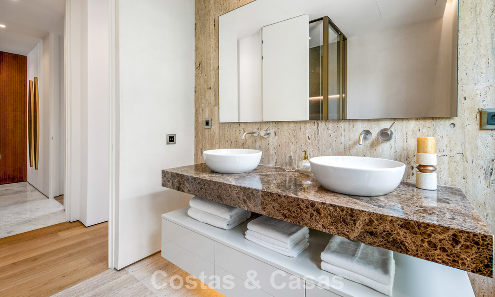 Exclusivo apartamento dúplex con interior Fendi en venta en la Milla de Oro de Marbella 802309