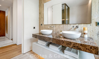 Exclusivo apartamento dúplex con interior Fendi en venta en la Milla de Oro de Marbella 802309 