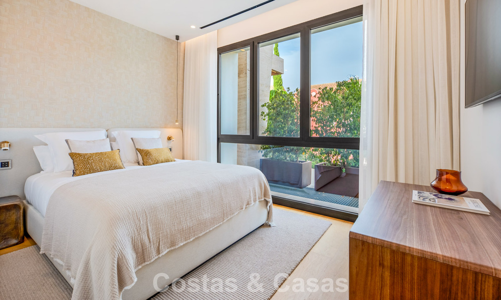 Exclusivo apartamento dúplex con interior Fendi en venta en la Milla de Oro de Marbella 802312