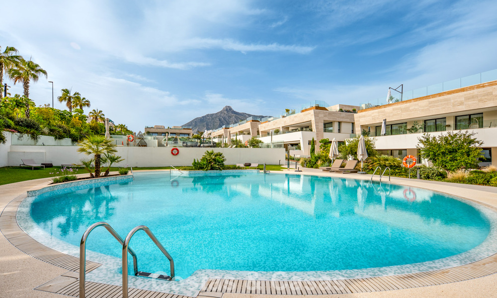 Exclusivo apartamento dúplex con interior Fendi en venta en la Milla de Oro de Marbella 802322