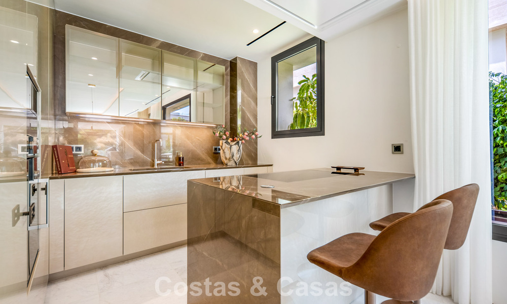 Exclusivo apartamento dúplex con interior Fendi en venta en la Milla de Oro de Marbella 802326