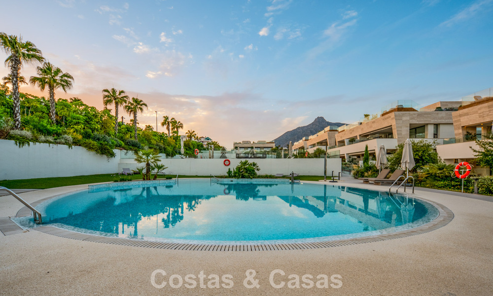 Exclusivo apartamento dúplex con interior Fendi en venta en la Milla de Oro de Marbella 802341