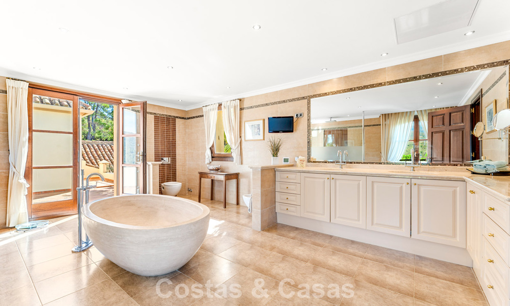Majestuosa finca en venta en un entorno verde en la New Golden Mile entre Marbella y Estepona 802240