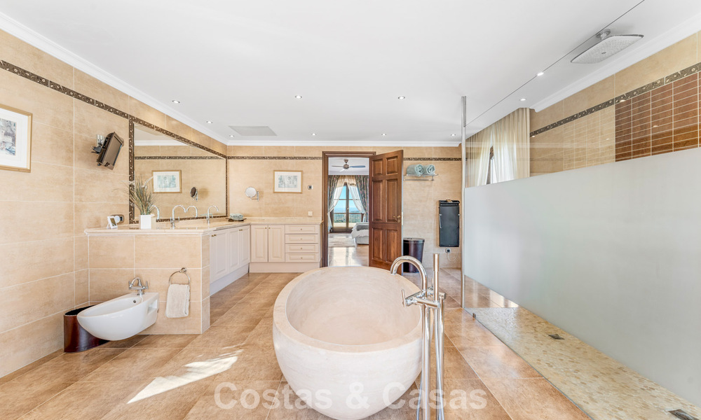 Majestuosa finca en venta en un entorno verde en la New Golden Mile entre Marbella y Estepona 802243