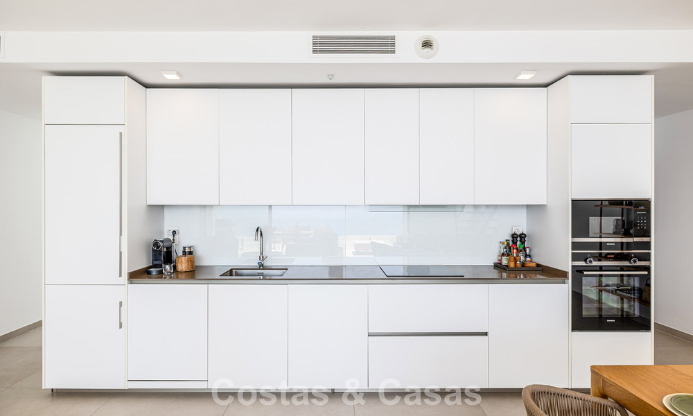 Ático dúplex moderno y luminoso con vistas frontales al mar en venta en Benalmádena, Costa del Sol 802172