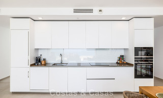 Ático dúplex moderno y luminoso con vistas frontales al mar en venta en Benalmádena, Costa del Sol 802172 