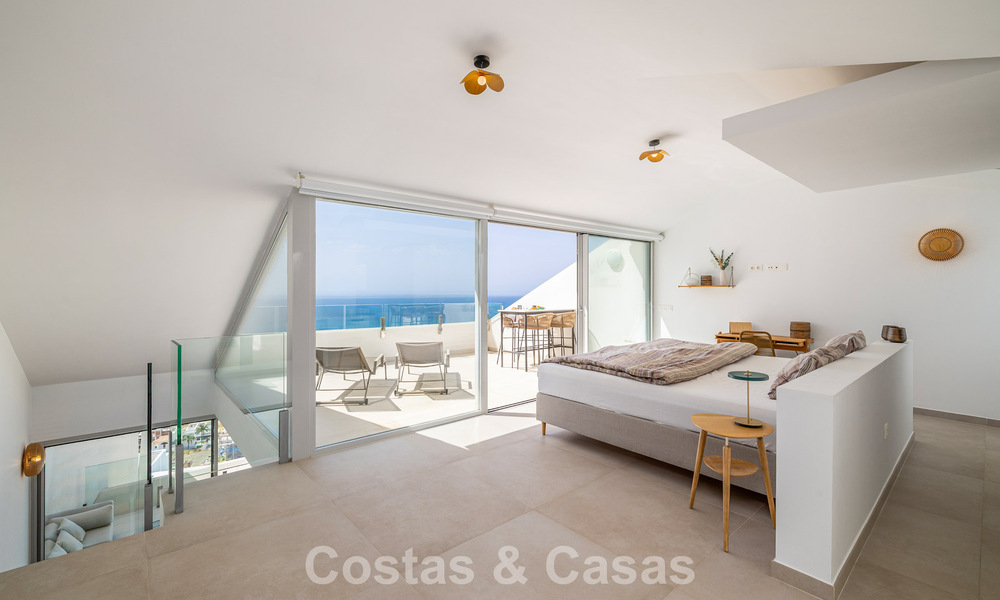 Ático dúplex moderno y luminoso con vistas frontales al mar en venta en Benalmádena, Costa del Sol 802176