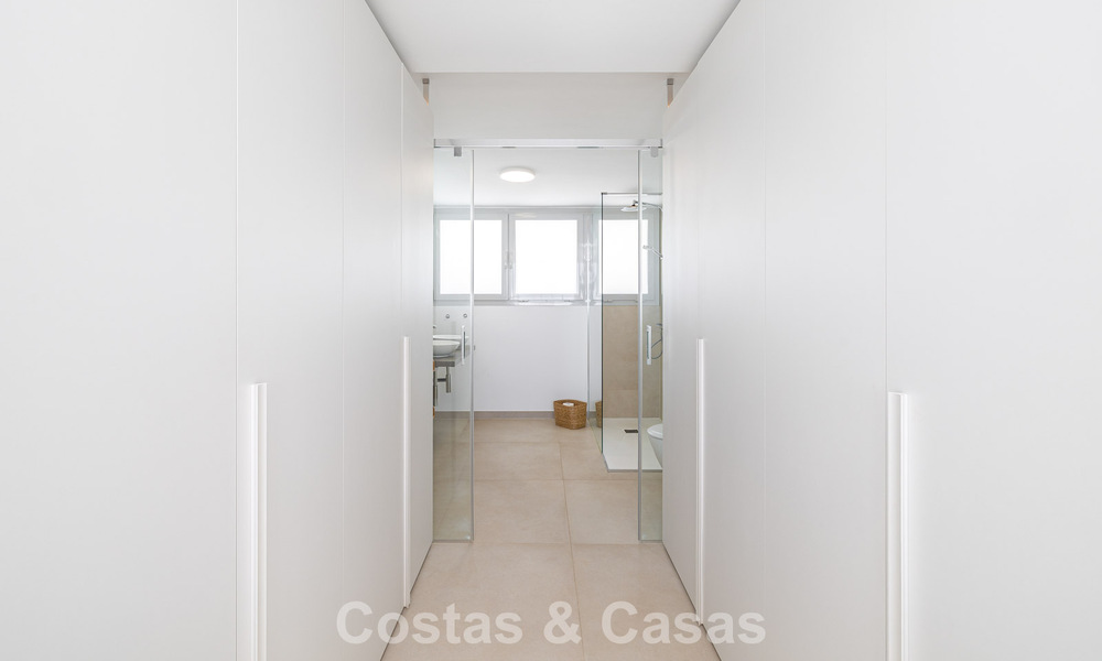 Ático dúplex moderno y luminoso con vistas frontales al mar en venta en Benalmádena, Costa del Sol 802181