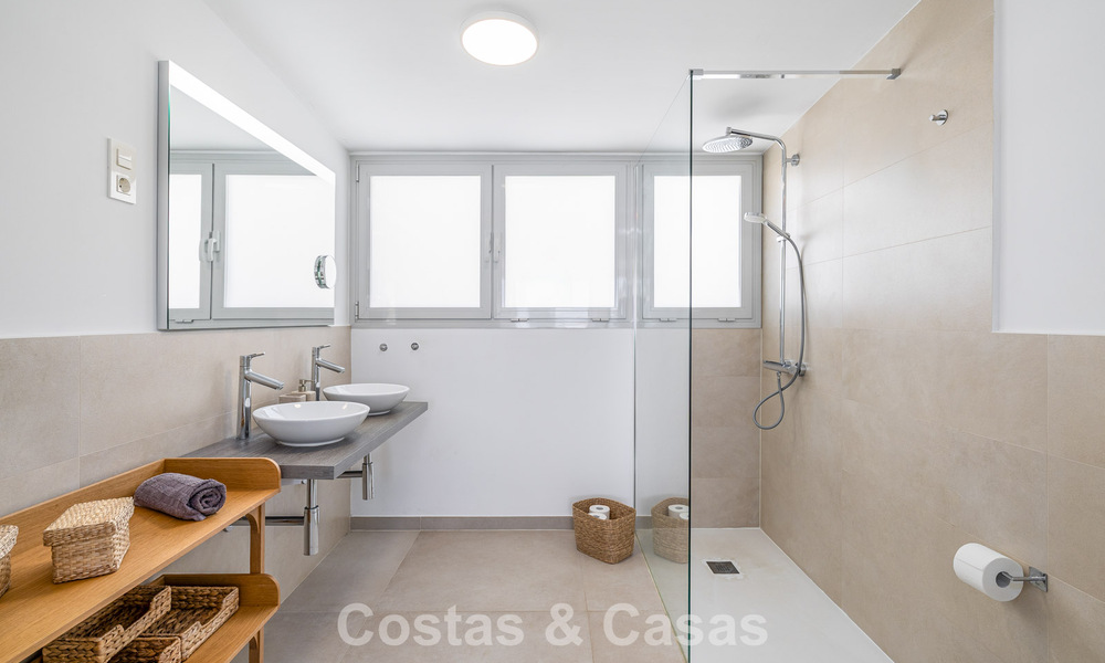 Ático dúplex moderno y luminoso con vistas frontales al mar en venta en Benalmádena, Costa del Sol 802182