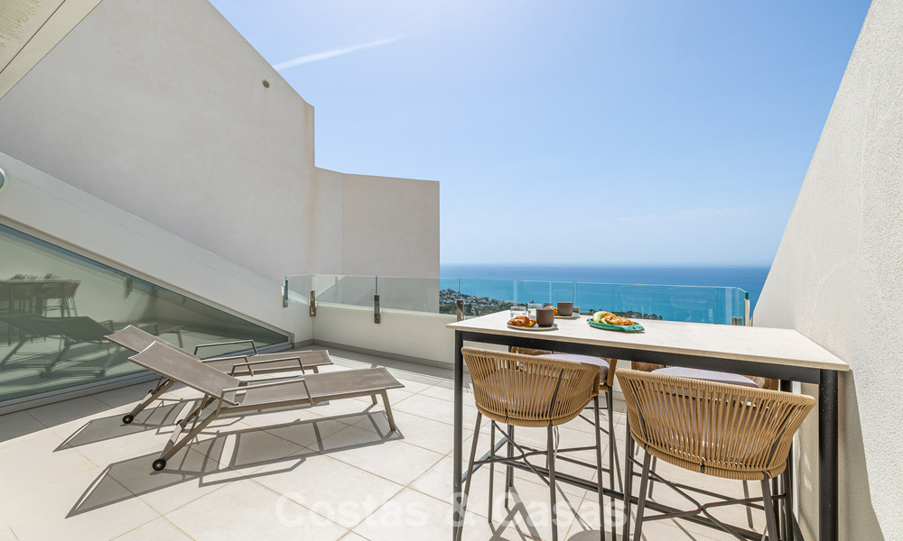 Ático dúplex moderno y luminoso con vistas frontales al mar en venta en Benalmádena, Costa del Sol 802185
