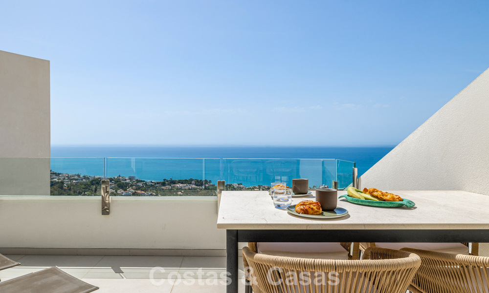 Ático dúplex moderno y luminoso con vistas frontales al mar en venta en Benalmádena, Costa del Sol 802189