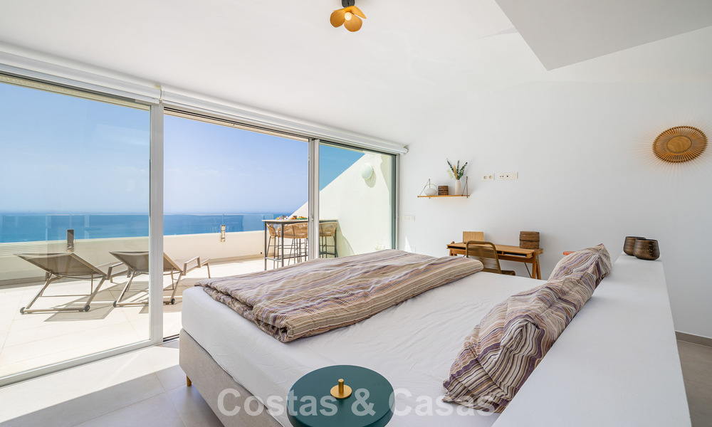 Ático dúplex moderno y luminoso con vistas frontales al mar en venta en Benalmádena, Costa del Sol 802191