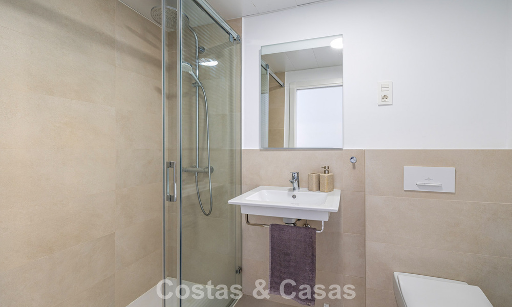 Ático dúplex moderno y luminoso con vistas frontales al mar en venta en Benalmádena, Costa del Sol 802192