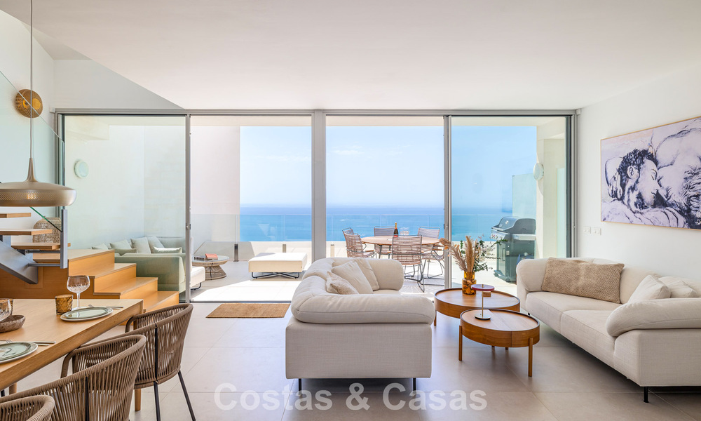 Ático dúplex moderno y luminoso con vistas frontales al mar en venta en Benalmádena, Costa del Sol 802198