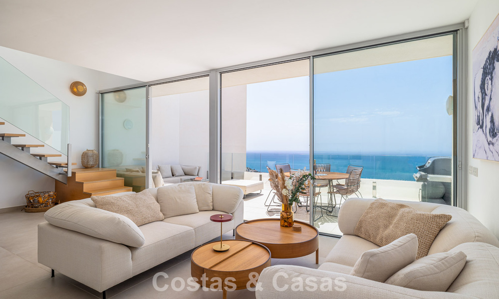 Ático dúplex moderno y luminoso con vistas frontales al mar en venta en Benalmádena, Costa del Sol 802200