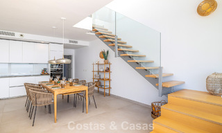 Ático dúplex moderno y luminoso con vistas frontales al mar en venta en Benalmádena, Costa del Sol 802201 