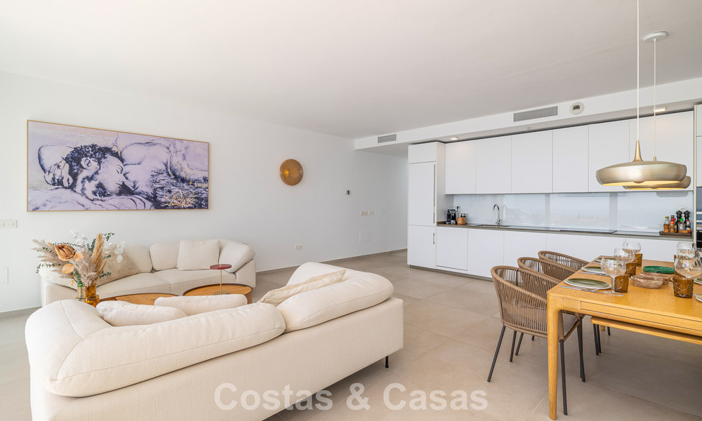 Ático dúplex moderno y luminoso con vistas frontales al mar en venta en Benalmádena, Costa del Sol 802202